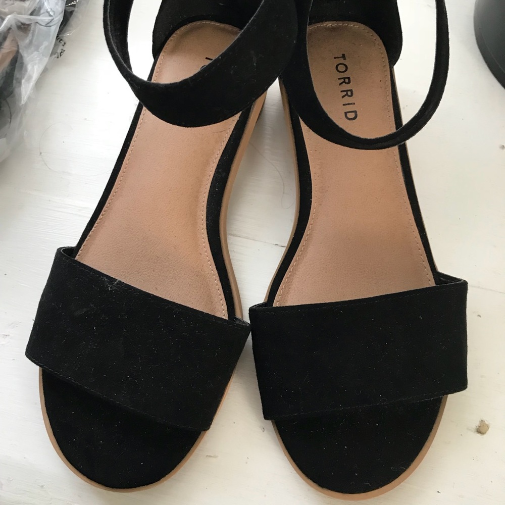 Torrid 8 wide sandals. Never worn out.